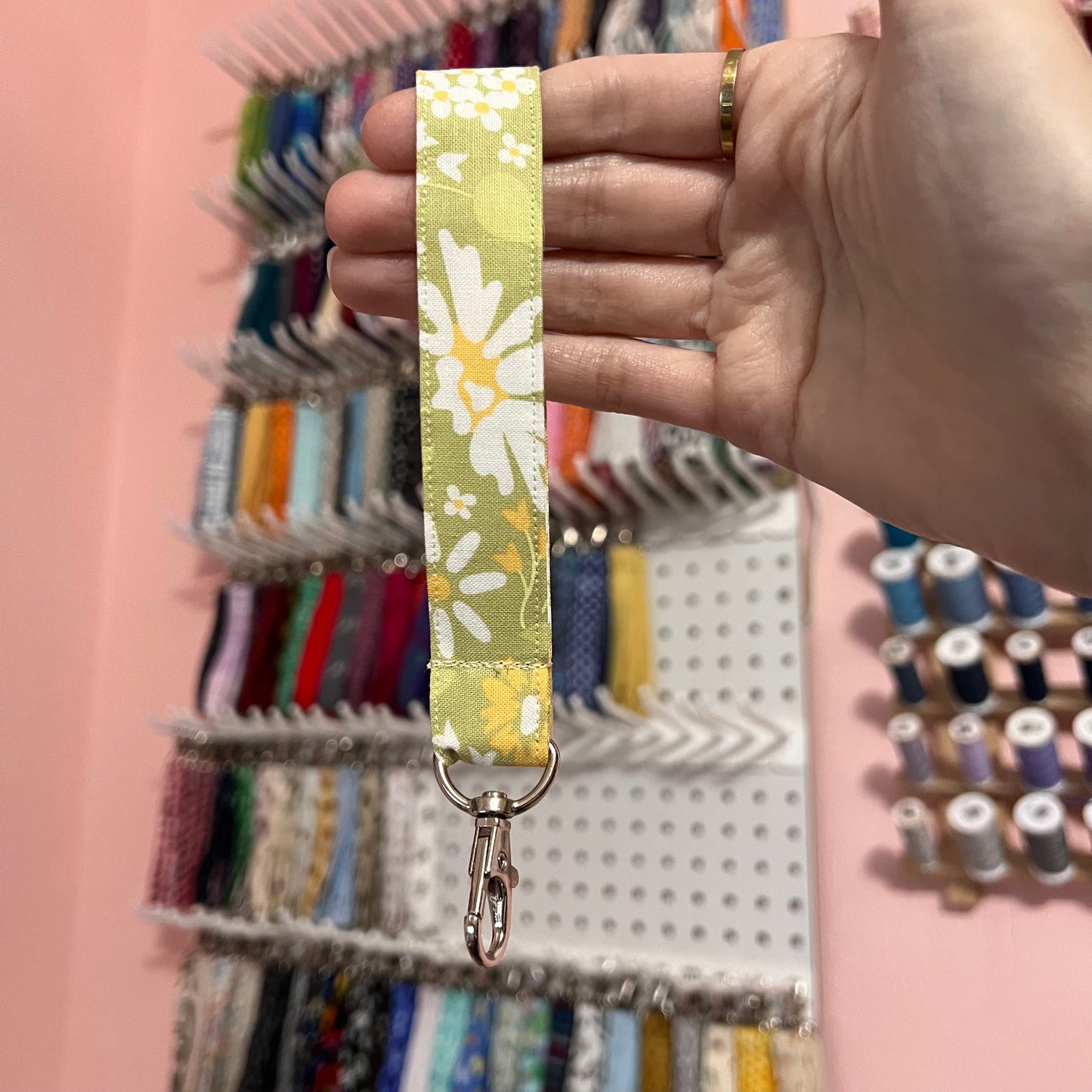 Light Green Daisy Wristlet