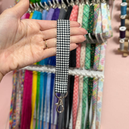 Black and White Houndstooth Wristlet