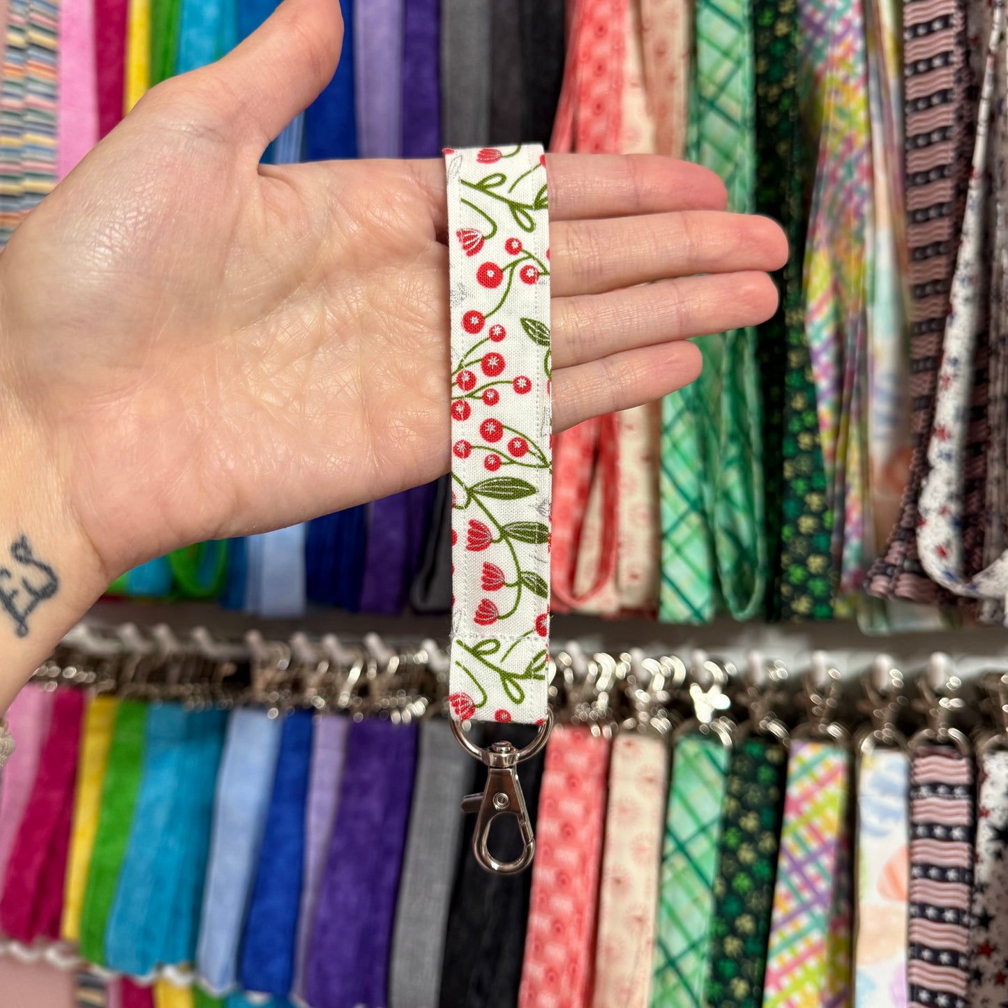 White Winterberry Floral Wristlet