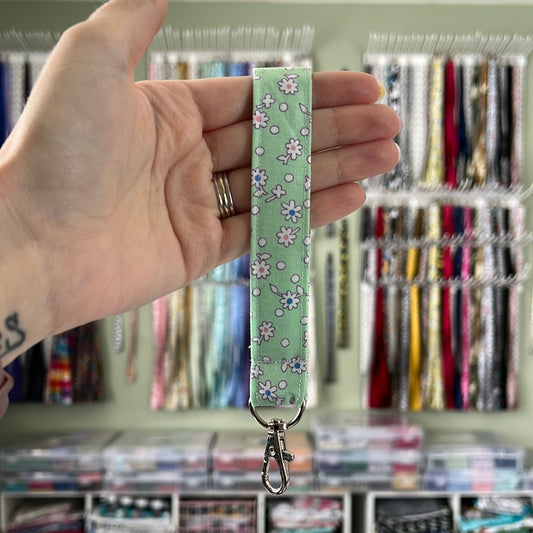 Mint Vintage Floral Wristlet